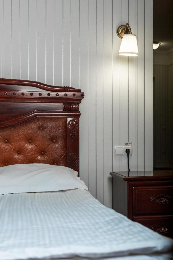 Hotel Aristocrat TTchernivtsi Extérieur photo