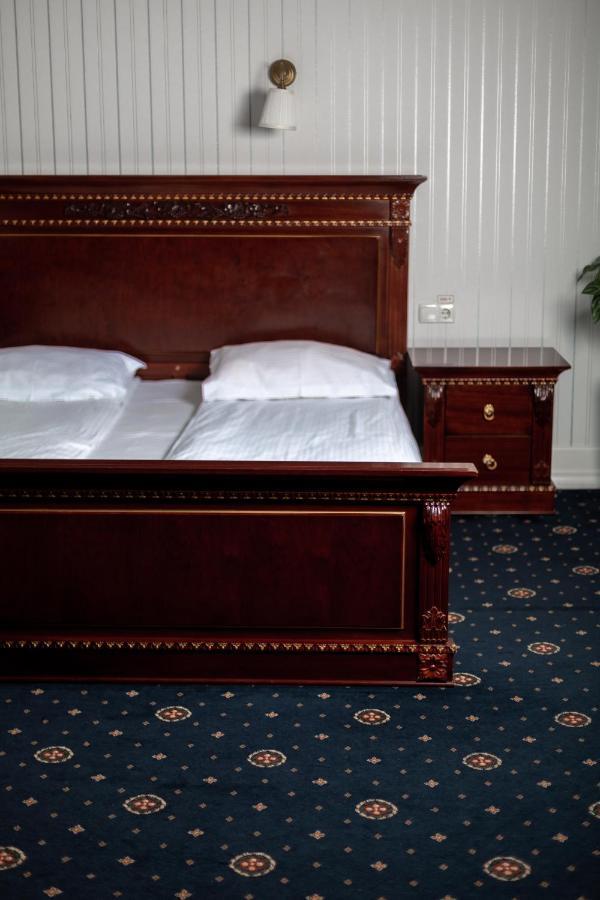 Hotel Aristocrat TTchernivtsi Extérieur photo