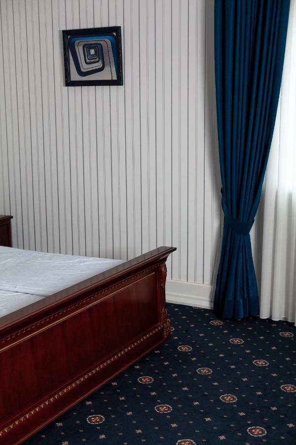 Hotel Aristocrat TTchernivtsi Extérieur photo
