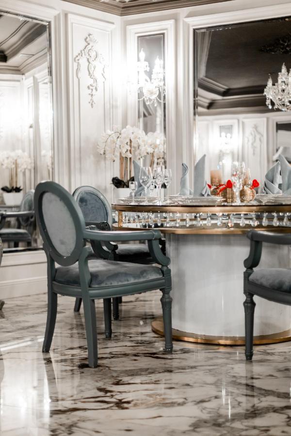 Hotel Aristocrat TTchernivtsi Extérieur photo