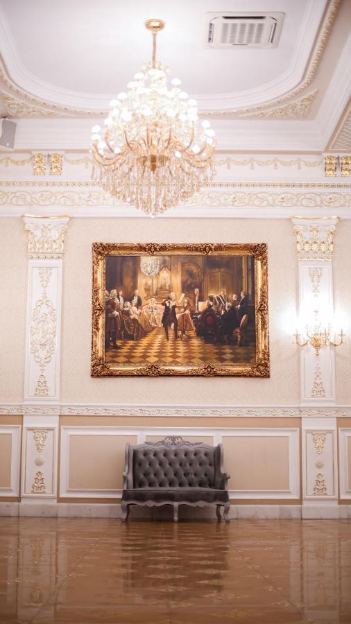 Hotel Aristocrat TTchernivtsi Extérieur photo