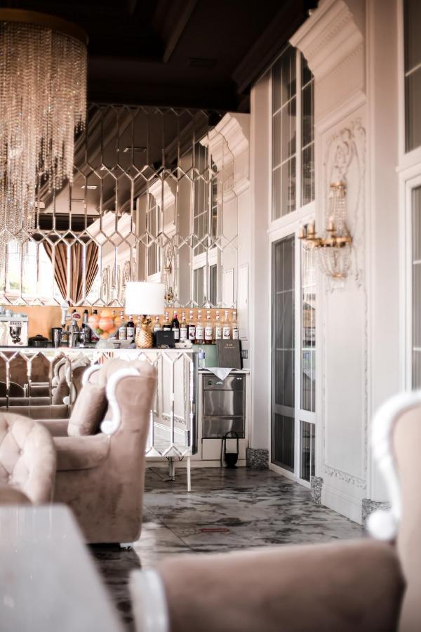 Hotel Aristocrat TTchernivtsi Extérieur photo